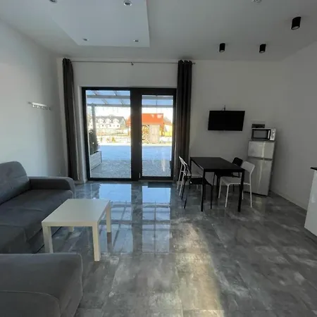 Adama Mit Garten Und Pool Apartment