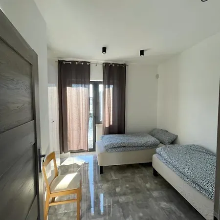 Apartment Adama Mit Garten Und Pool