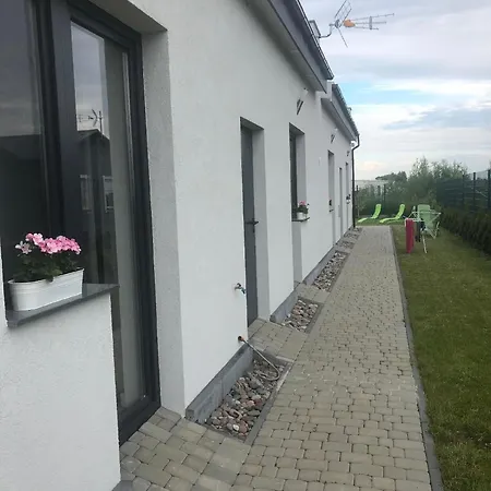 Adama Mit Garten Und Pool *